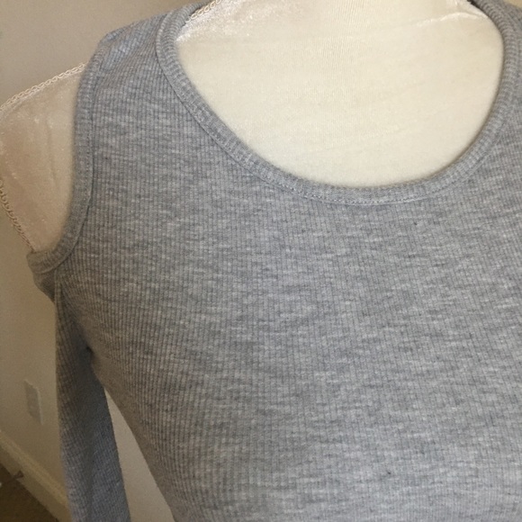 Gray Long Sleeve Top w/ Cold Shoulder - Picture 2 of 4